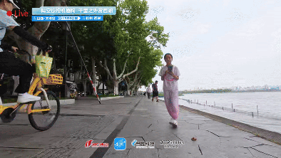 跨越1300公里，云深处科技联手当虹科技实现超远程操控机器狗直播