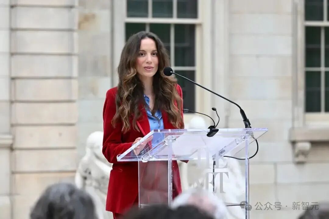 产品还是个文件夹，投资人抢着砸钱：只因她是「前OpenAI」？